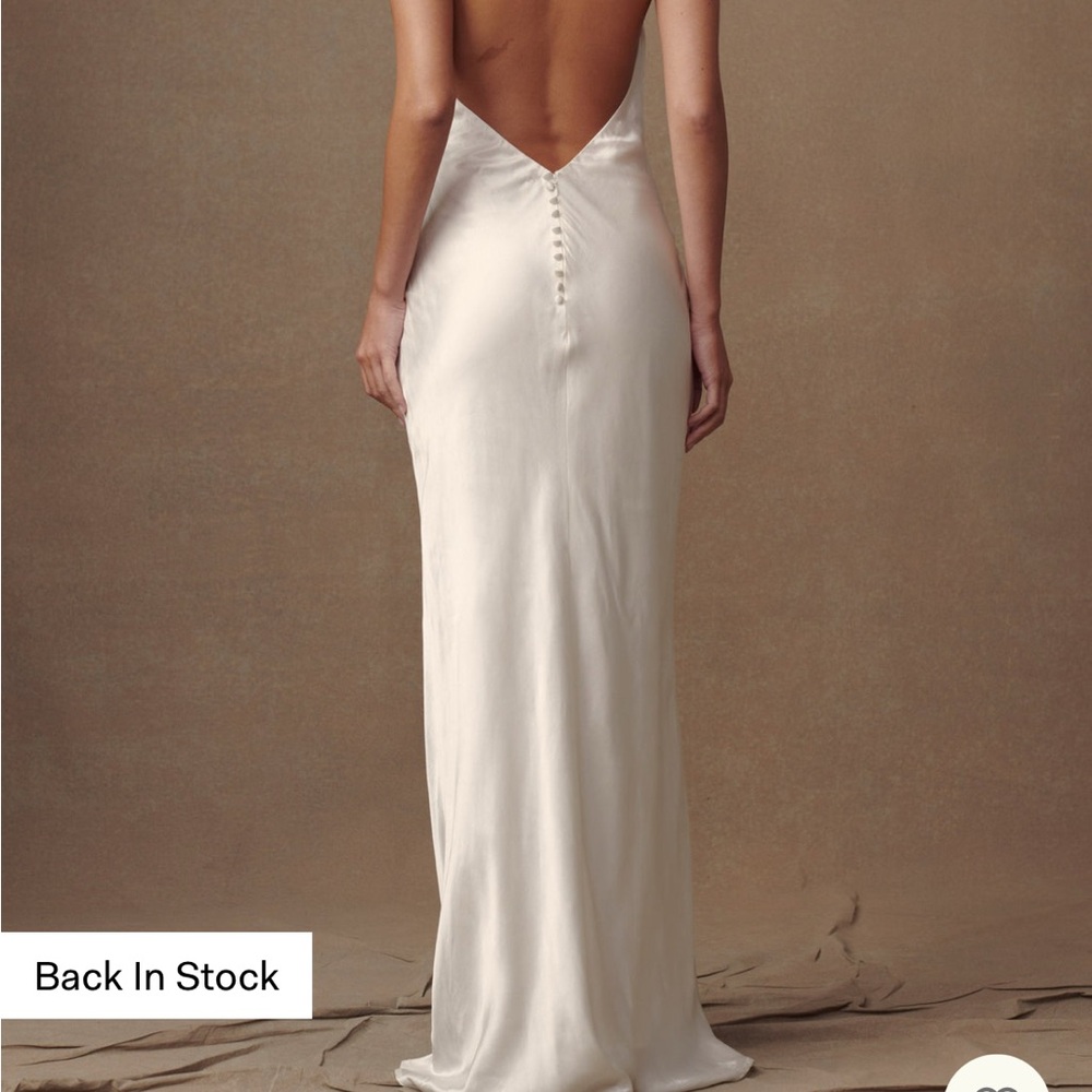 Meshki Elegant Backless White Dress - Picture 4 of 7